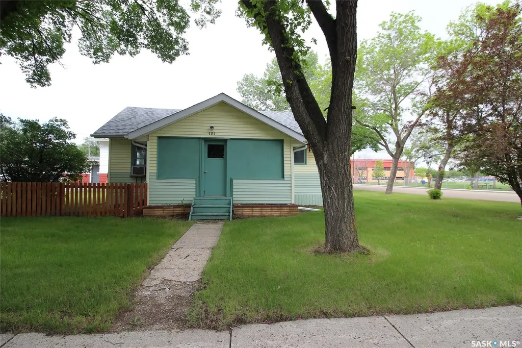 491 1st Street W Shaunavon SK S0N 2M0