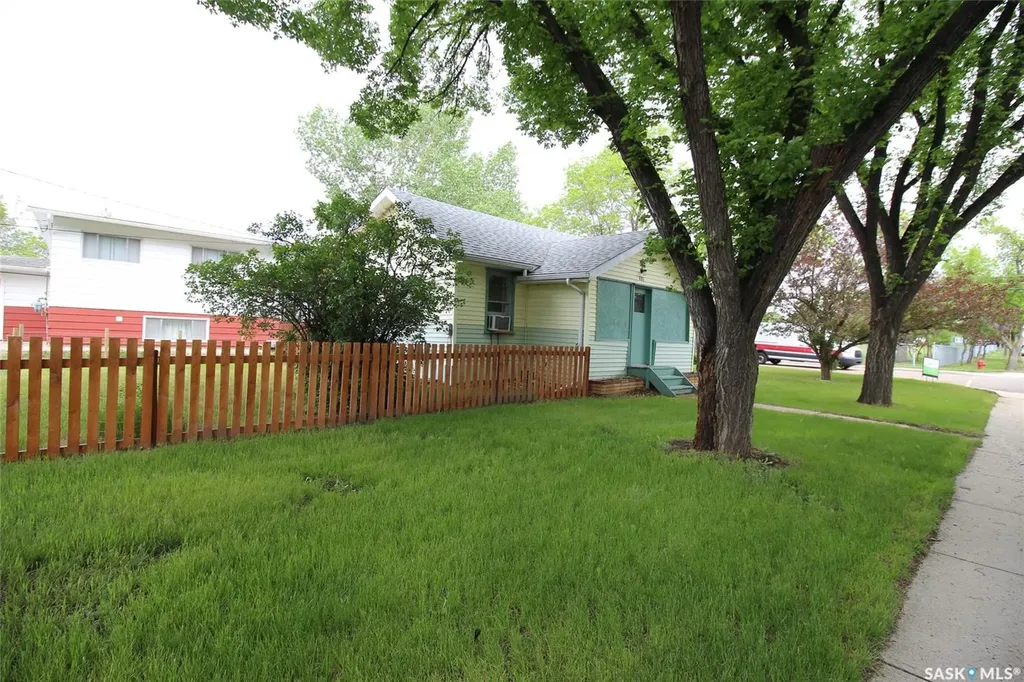491 1st Street W Shaunavon SK S0N 2M0