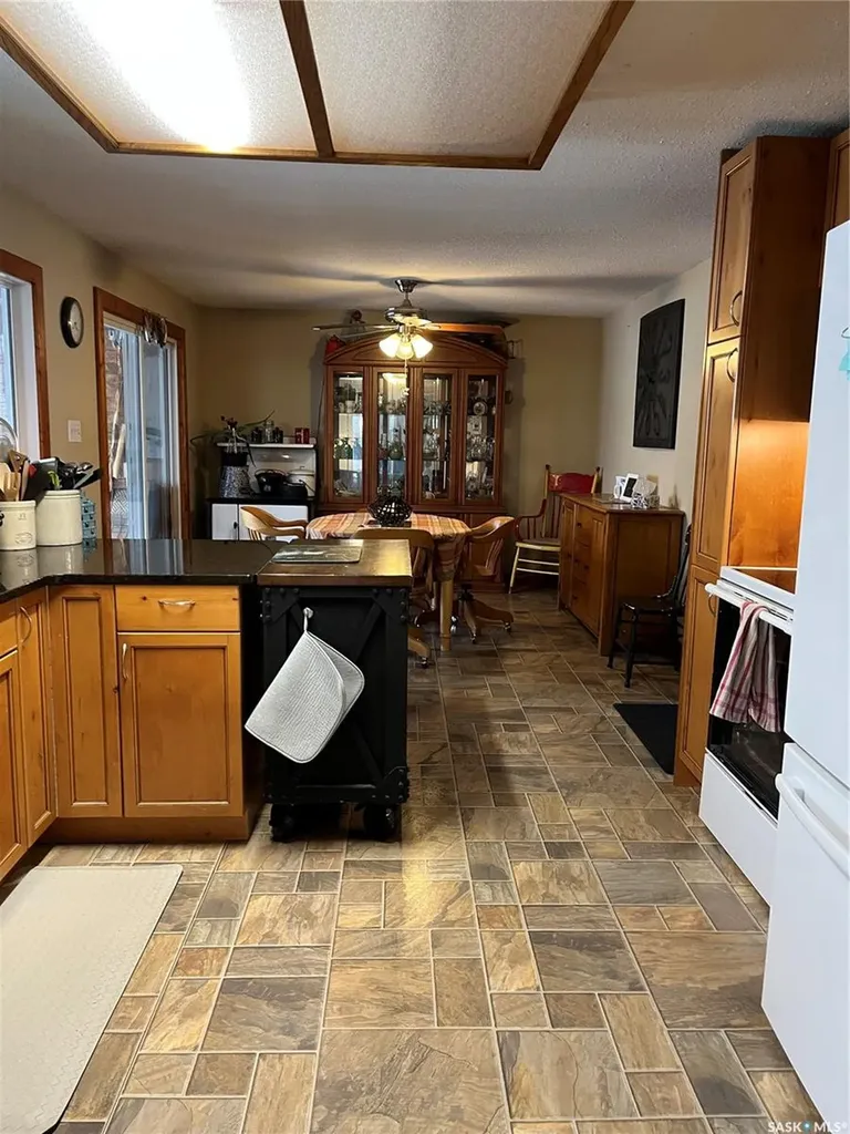 406 Lakeview Avenue Northern Admin District SK S0J 1Z0