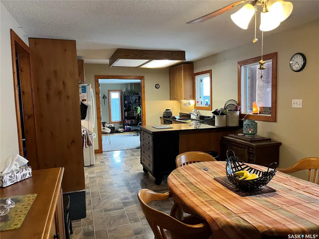 406 Lakeview Avenue Northern Admin District SK S0J 1Z0