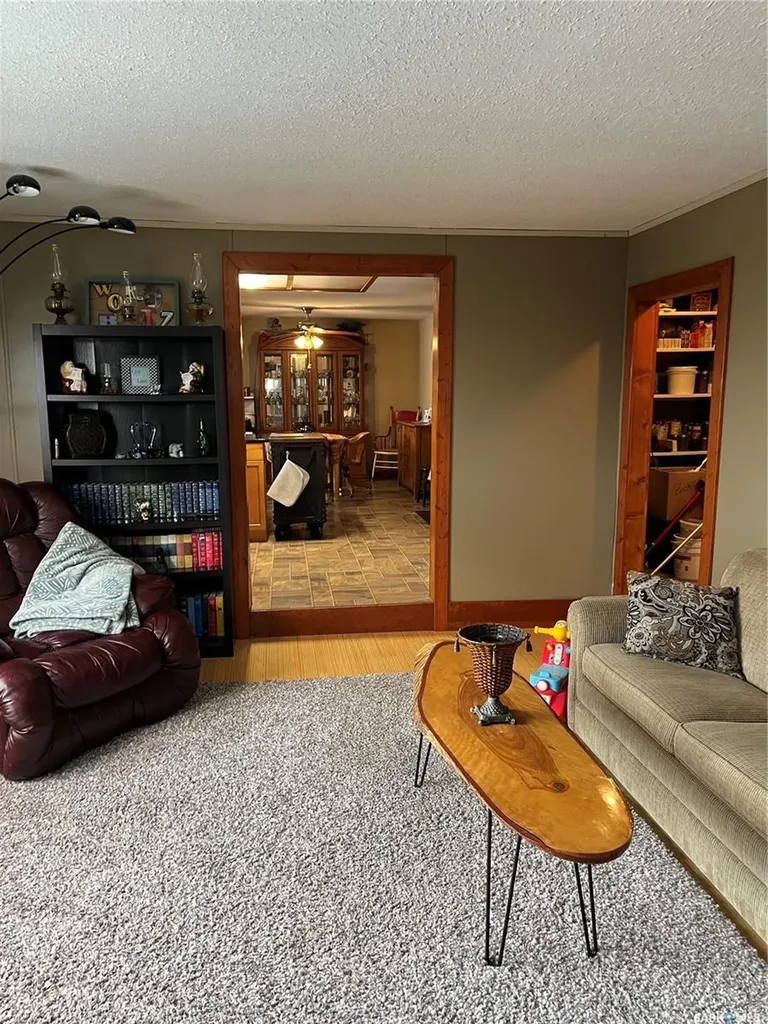 406 Lakeview Avenue Northern Admin District SK S0J 1Z0
