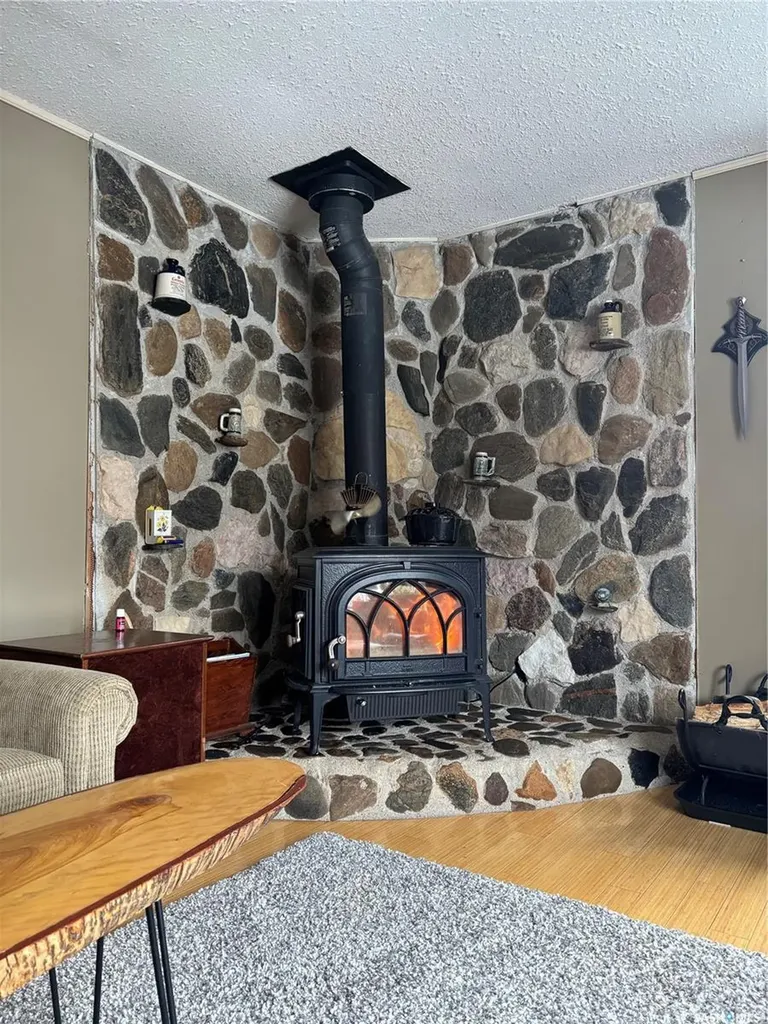 406 Lakeview Avenue Northern Admin District SK S0J 1Z0