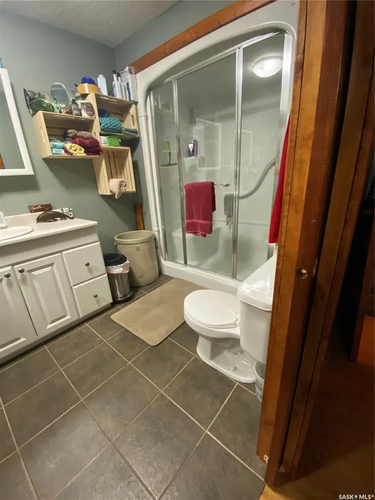 406 Lakeview Avenue Northern Admin District SK S0J 1Z0