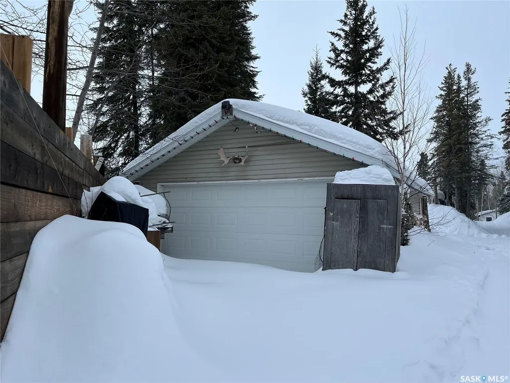 406 Lakeview Avenue Northern Admin District SK S0J 1Z0