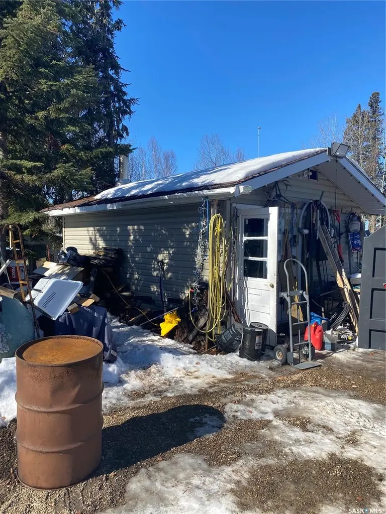 406 Lakeview Avenue Northern Admin District SK S0J 1Z0