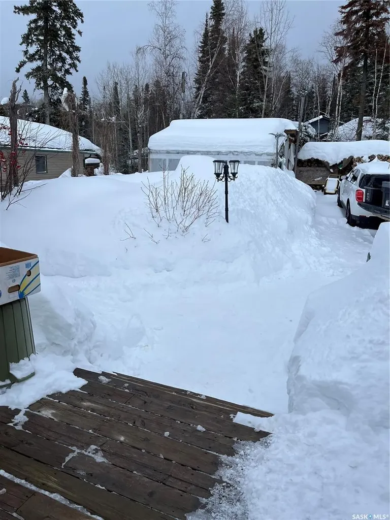 406 Lakeview Avenue Northern Admin District SK S0J 1Z0