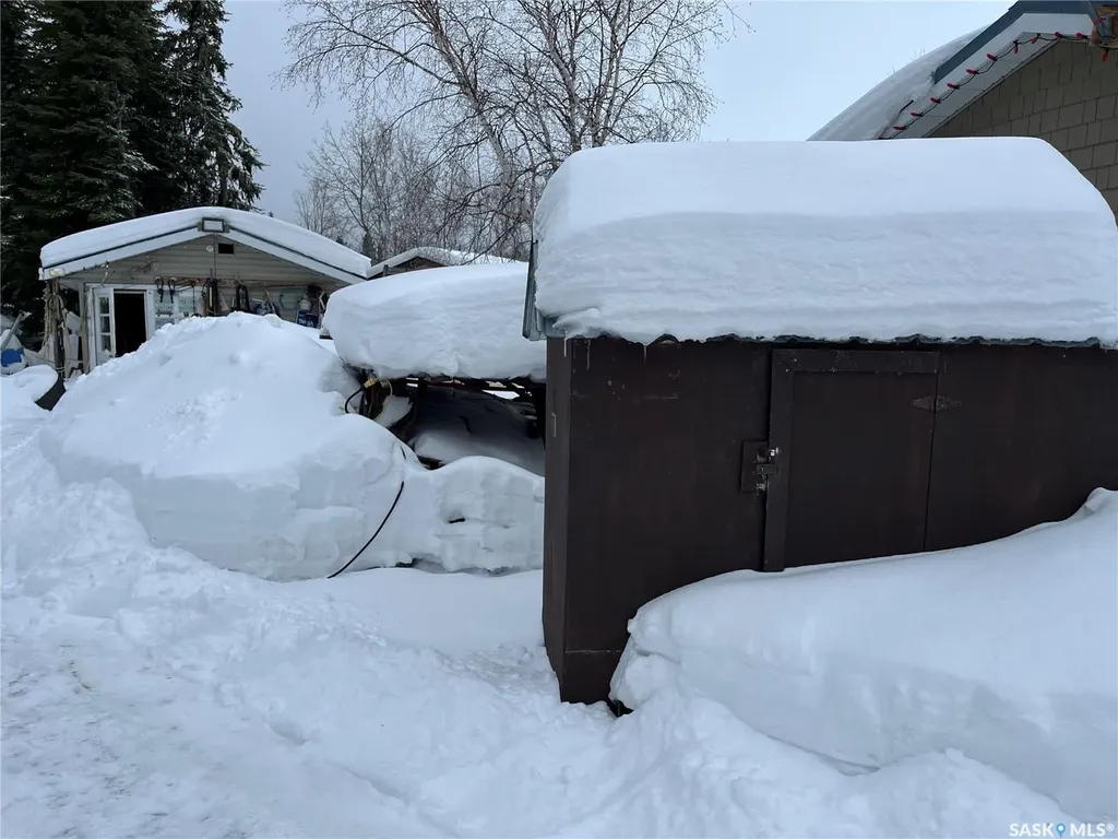 406 Lakeview Avenue Northern Admin District SK S0J 1Z0