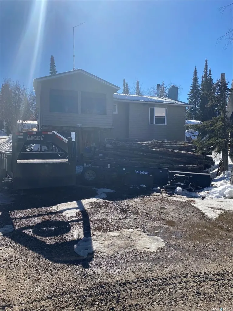 406 Lakeview Avenue Northern Admin District SK S0J 1Z0