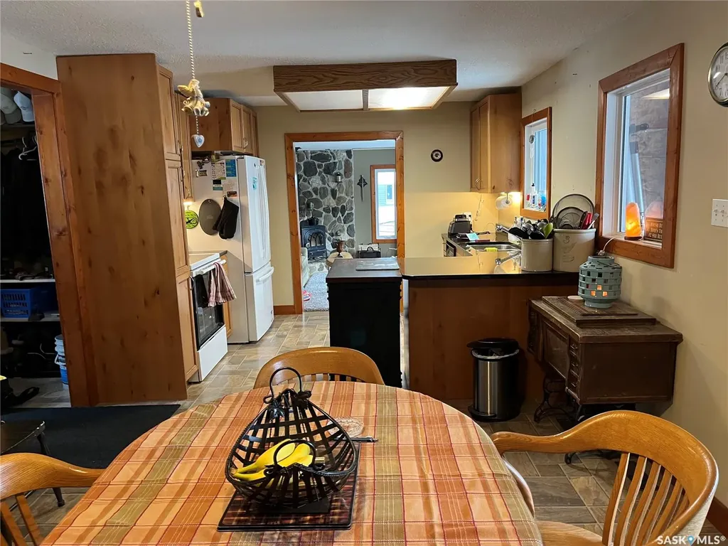 406 Lakeview Avenue Northern Admin District SK S0J 1Z0