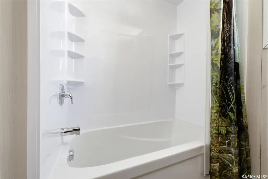 347 Green Avenue Regina Beach SK S0G 4C0