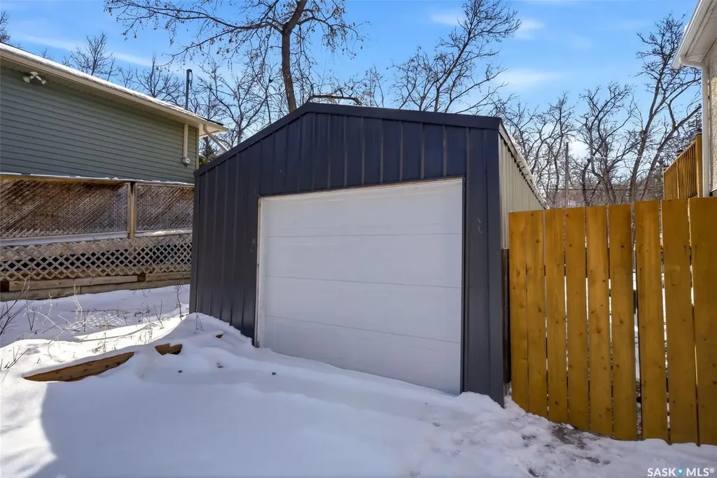 347 Green Avenue Regina Beach SK S0G 4C0