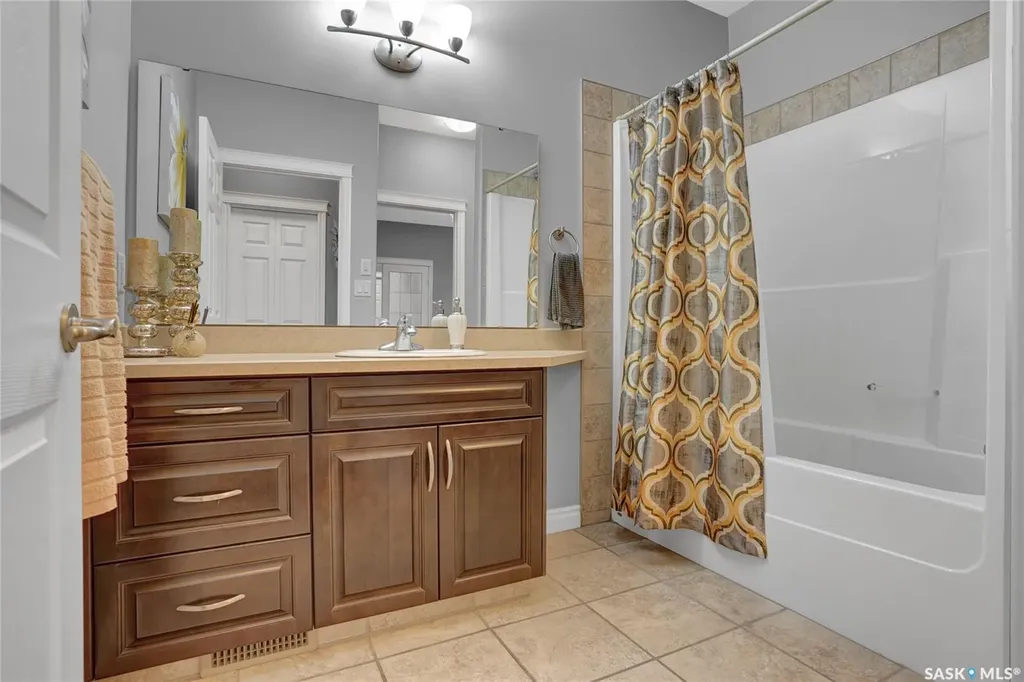 215-217 North Shore Drive Marquis Rm No. 191 SK S0H 4C0