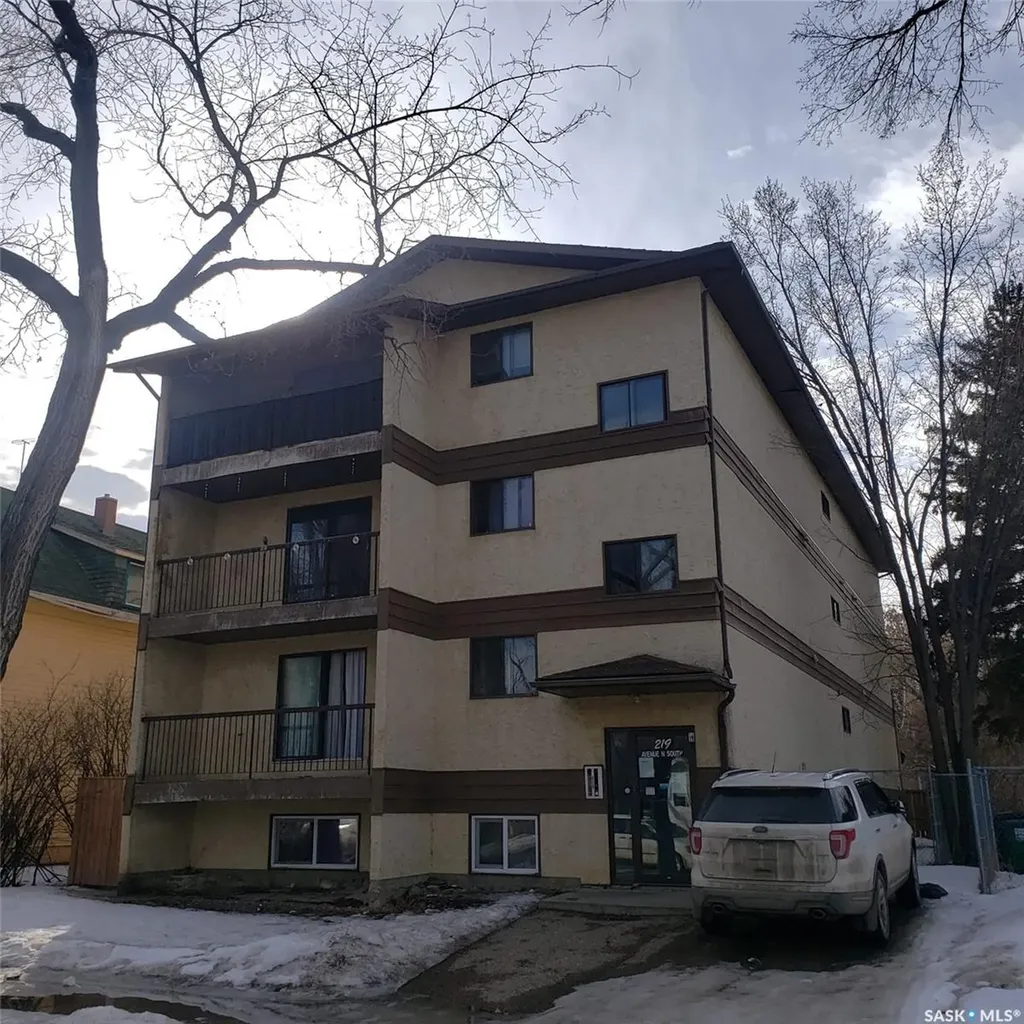 219 N Avenue S Saskatoon SK S7M 2N1