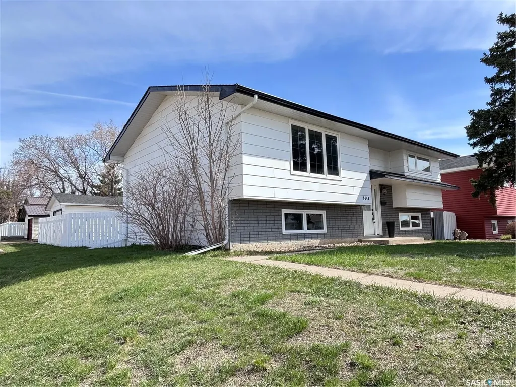 1446 Stadacona Street W Moose Jaw SK S6H 6R9