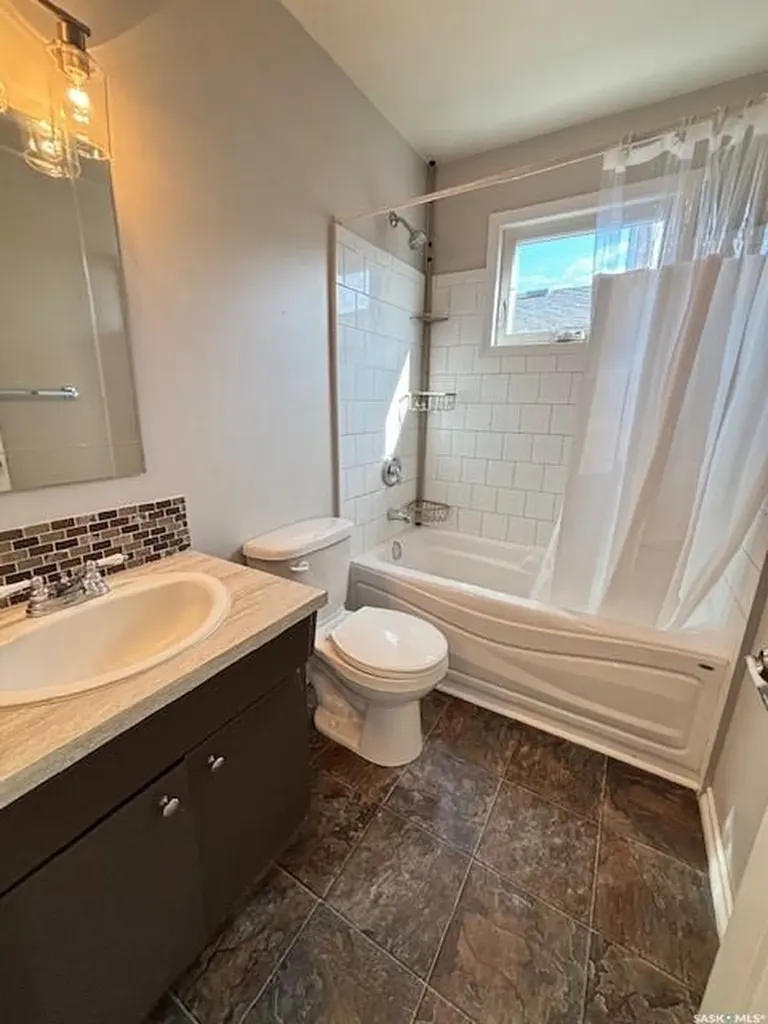 1446 Stadacona Street W Moose Jaw SK S6H 6R9