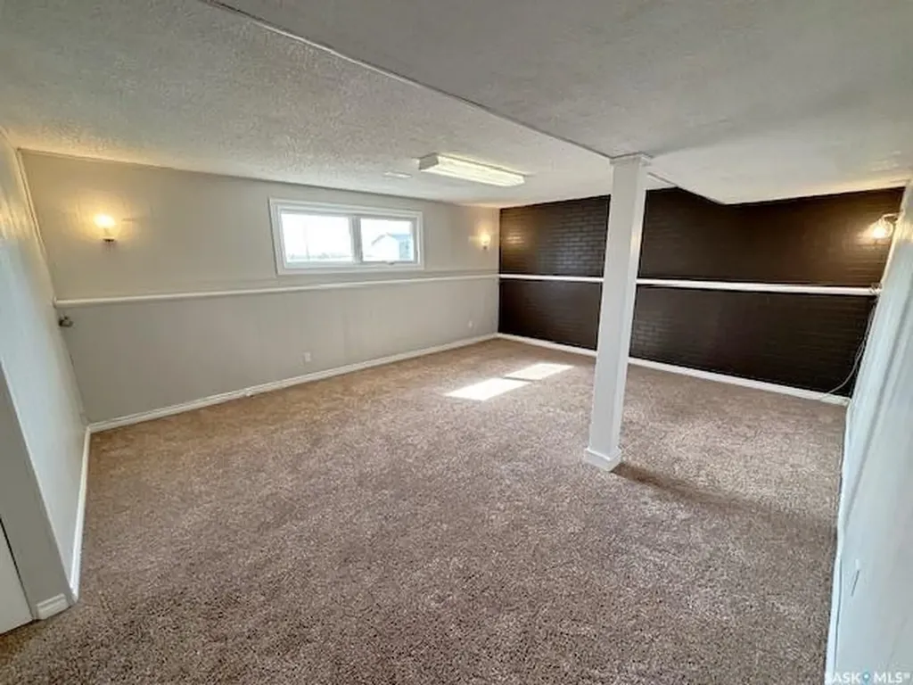 1446 Stadacona Street W Moose Jaw SK S6H 6R9