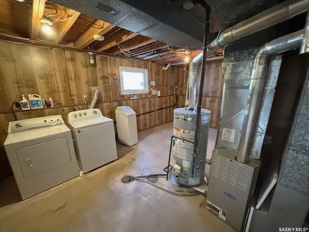 1446 Stadacona Street W Moose Jaw SK S6H 6R9