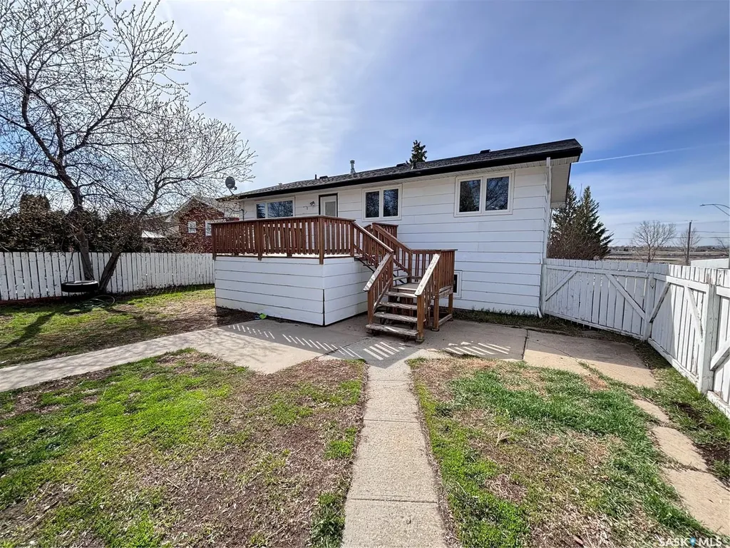 1446 Stadacona Street W Moose Jaw SK S6H 6R9