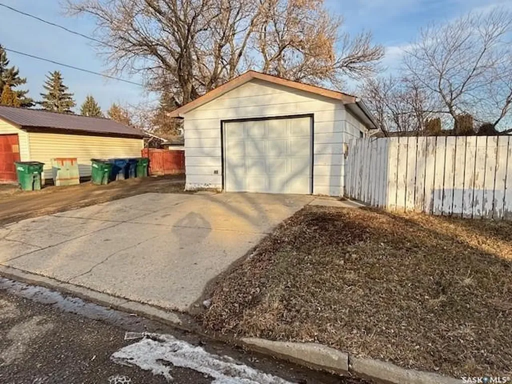 1446 Stadacona Street W Moose Jaw SK S6H 6R9