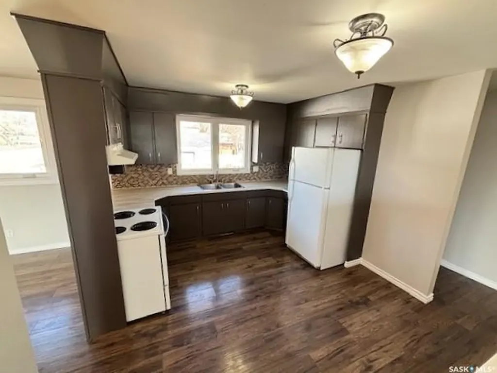 1446 Stadacona Street W Moose Jaw SK S6H 6R9