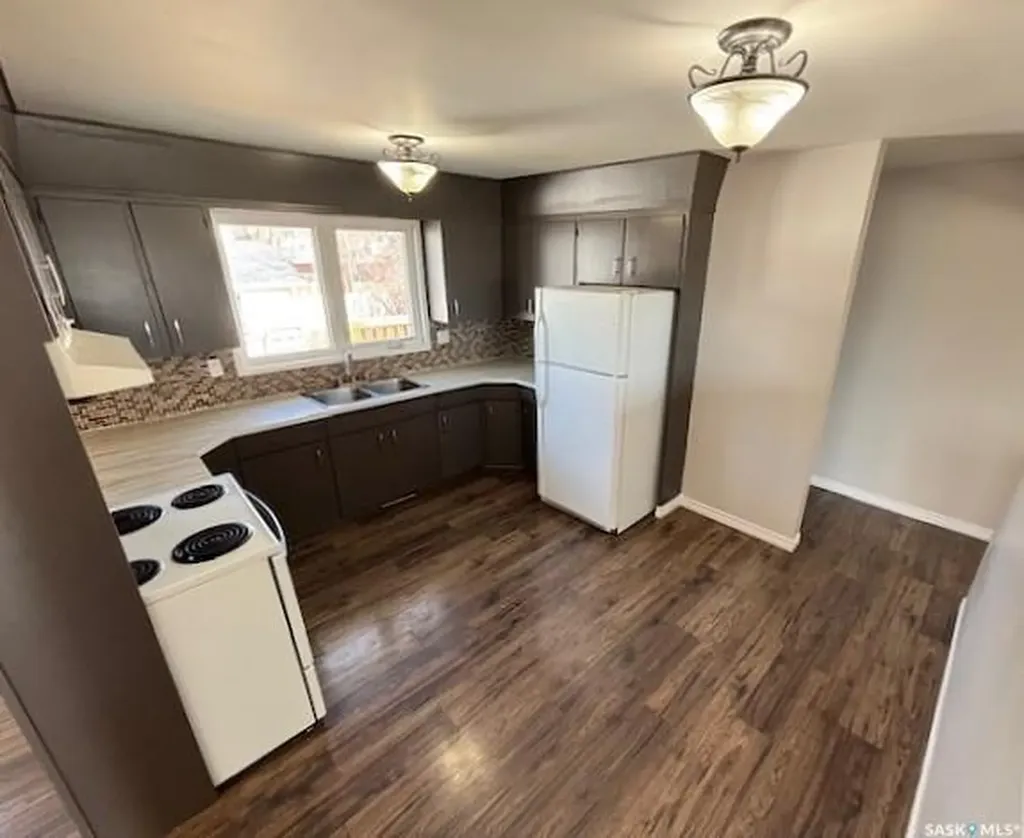 1446 Stadacona Street W Moose Jaw SK S6H 6R9