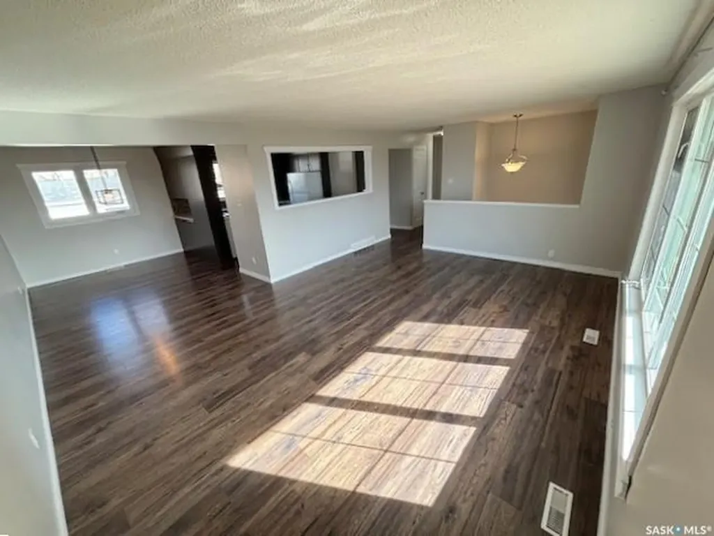 1446 Stadacona Street W Moose Jaw SK S6H 6R9