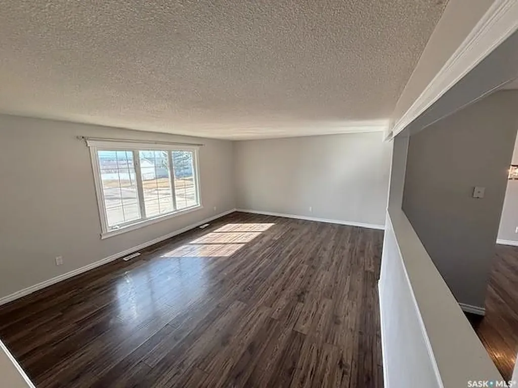 1446 Stadacona Street W Moose Jaw SK S6H 6R9
