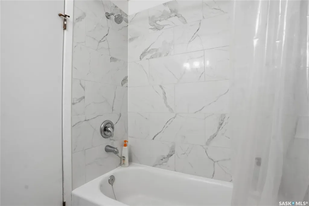 43 Bantry Street Lanigan SK S0K 2M0