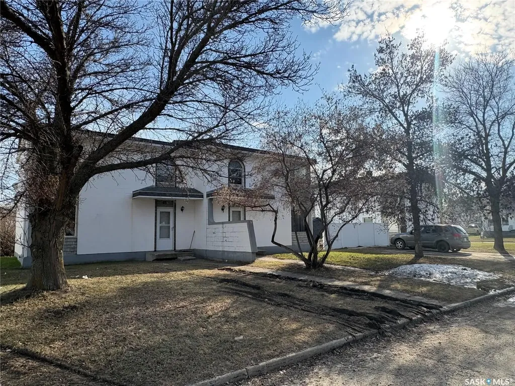 43 Bantry Street Lanigan SK S0K 2M0