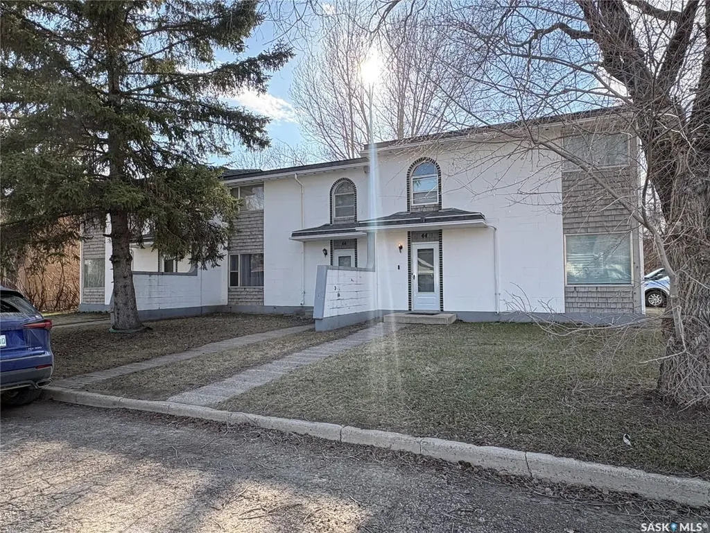 44 Mayo Street Lanigan SK S0K 2M0