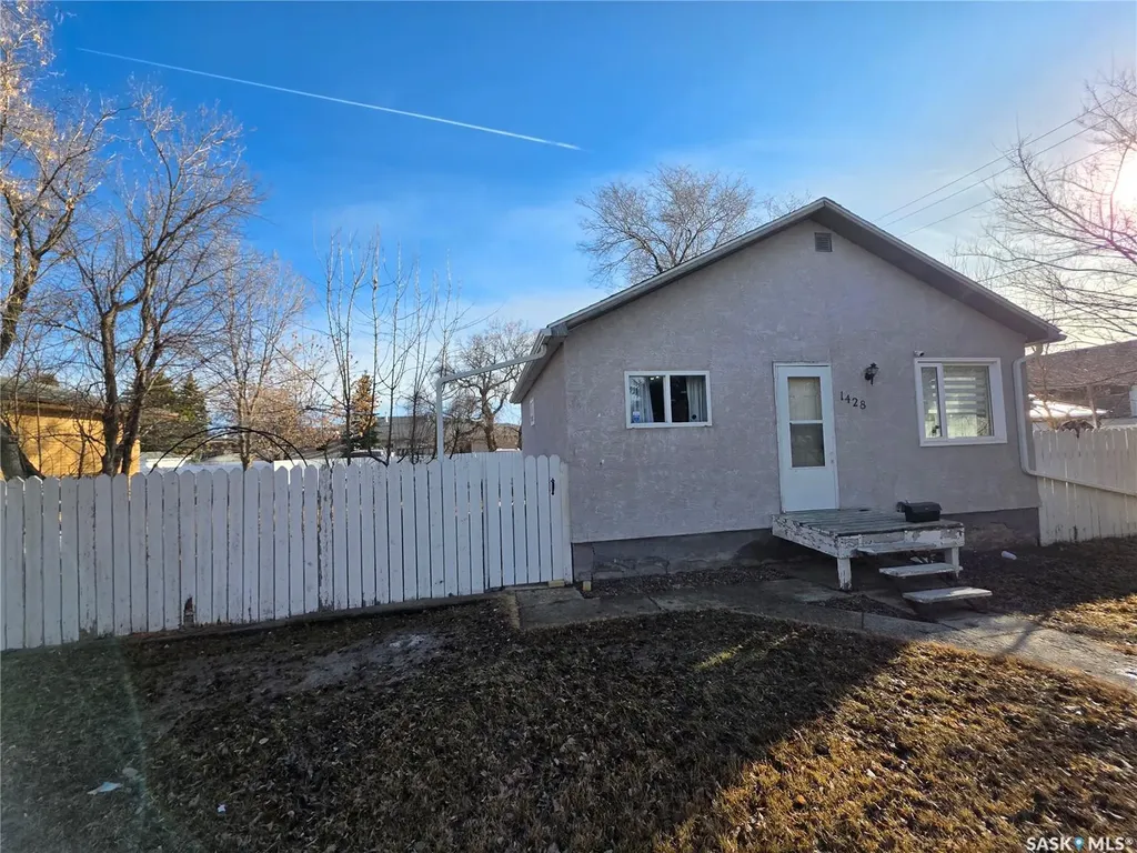 1428 Winnie Street Swift Current SK S9H 1R3