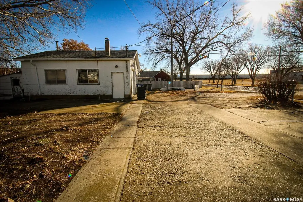 216 2nd Street E Shaunavon SK S0N 2M0
