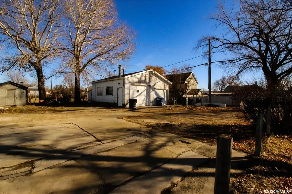216 2nd Street E Shaunavon SK S0N 2M0