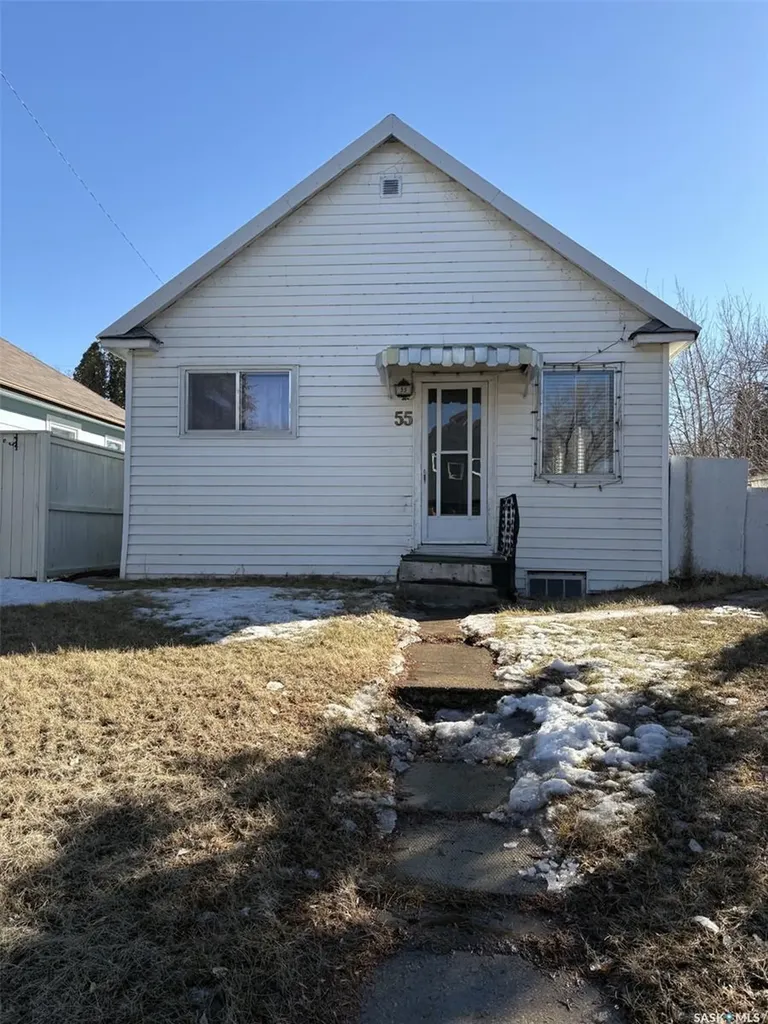 55 Iroquois Street W Moose Jaw SK S6H 5A4