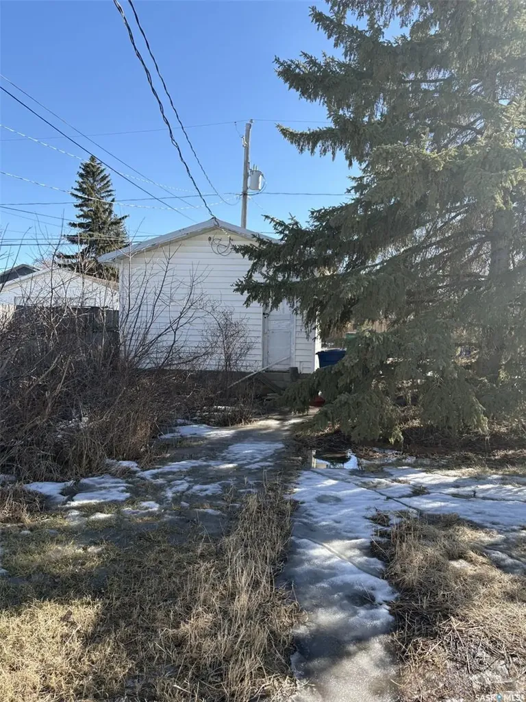 55 Iroquois Street W Moose Jaw SK S6H 5A4