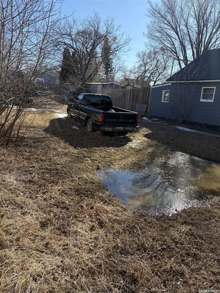 59 Iroquois Street W Moose Jaw SK S6H 5A4