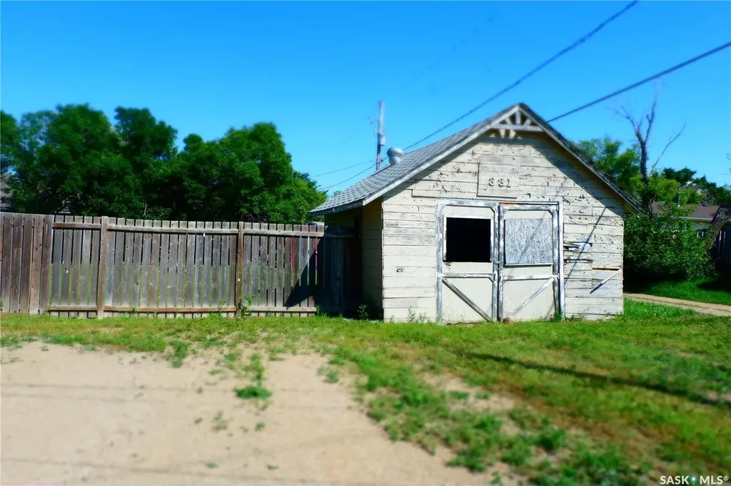 331 3rd Avenue W Assiniboia SK S0H 0B0
