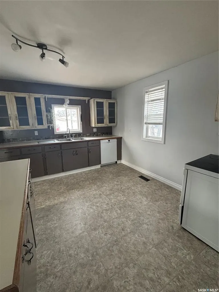 331 3rd Avenue W Assiniboia SK S0H 0B0