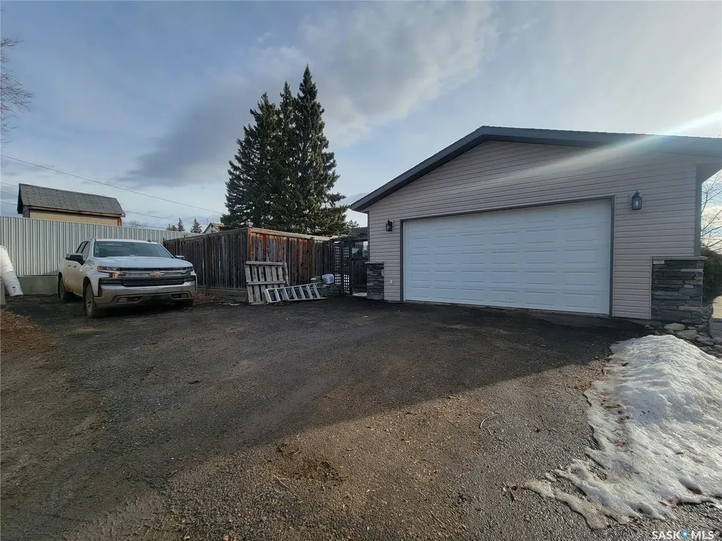 4702 Leader Street Macklin SK S0L 2C0