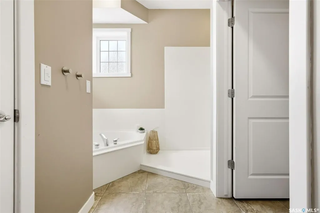 3270 Windsor Park Crescent Regina SK S4V 3B2