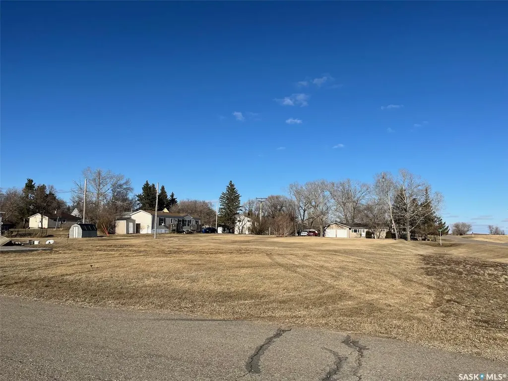 21 Adelaide Street Manor SK S0C 1R0