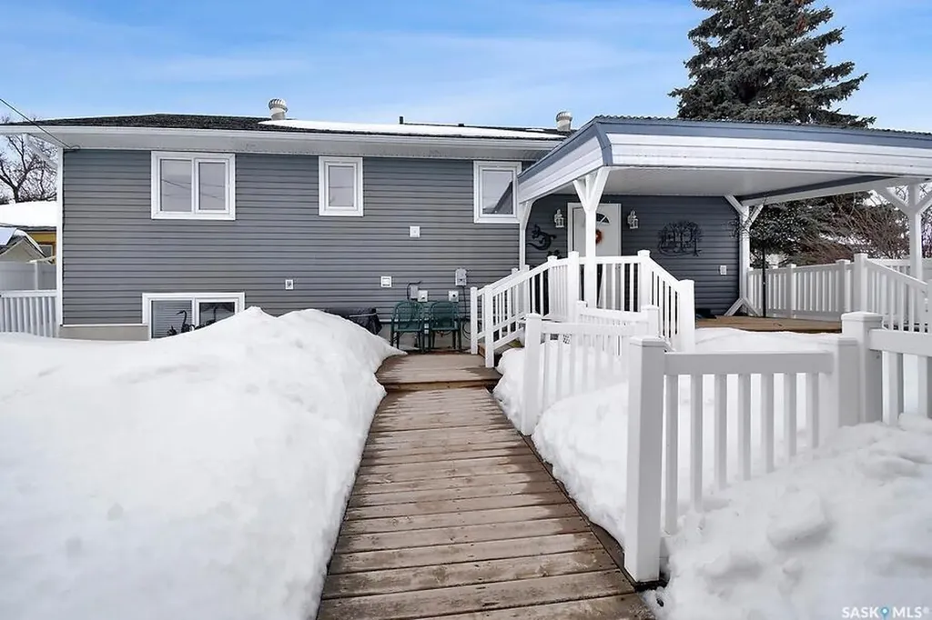 107 3rd Street S Wakaw SK S0K 4P0