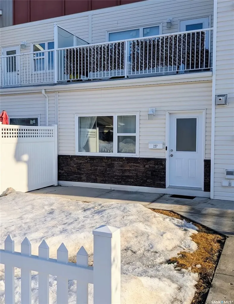 322 Lewin Way Saskatoon SK S7T 0Y9