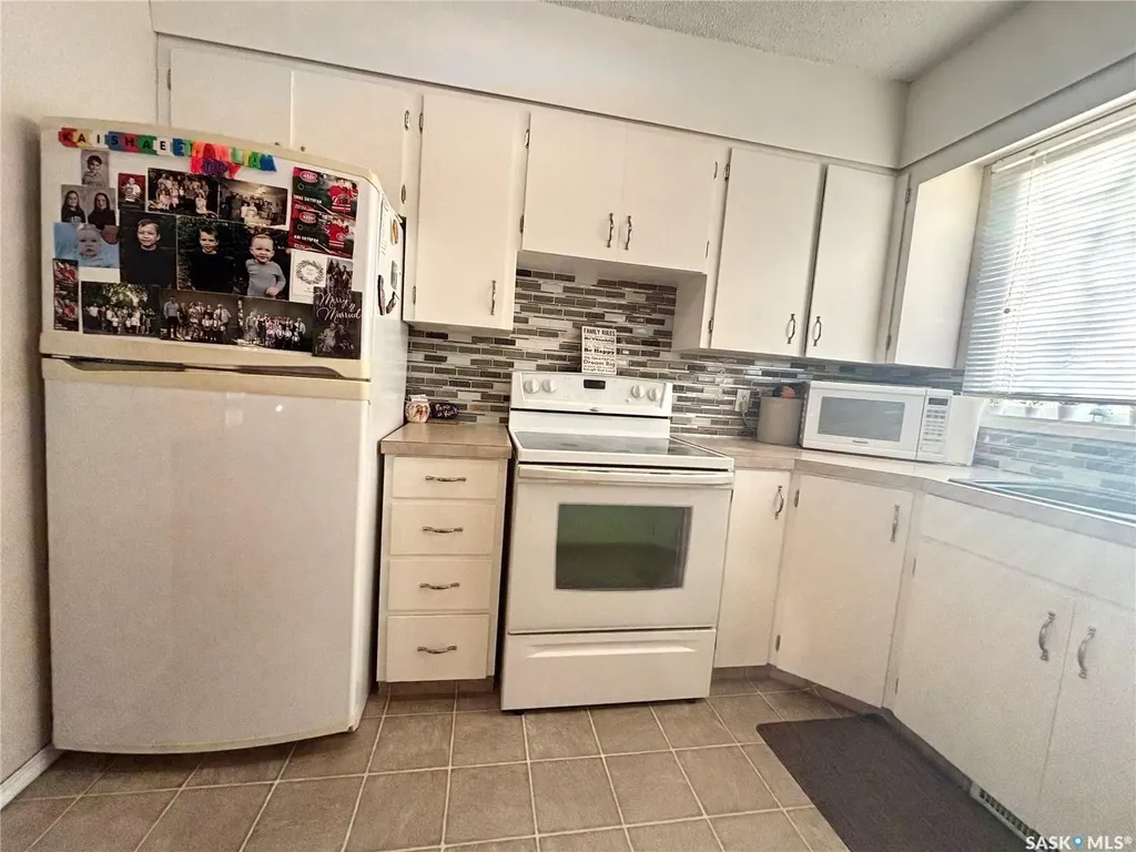 202 Herbert Street Maple Creek SK S0N 1N0