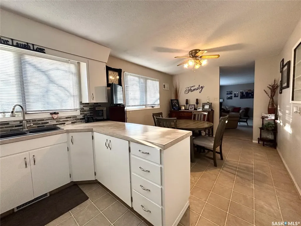 202 Herbert Street Maple Creek SK S0N 1N0
