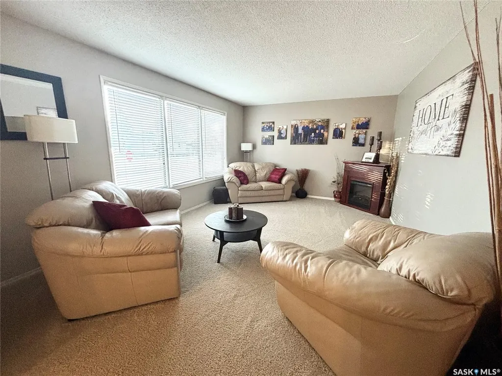 202 Herbert Street Maple Creek SK S0N 1N0