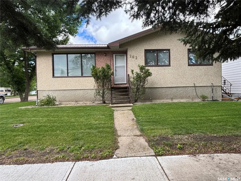 202 Herbert Street Maple Creek SK S0N 1N0