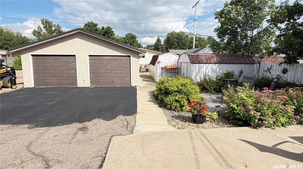 202 Herbert Street Maple Creek SK S0N 1N0