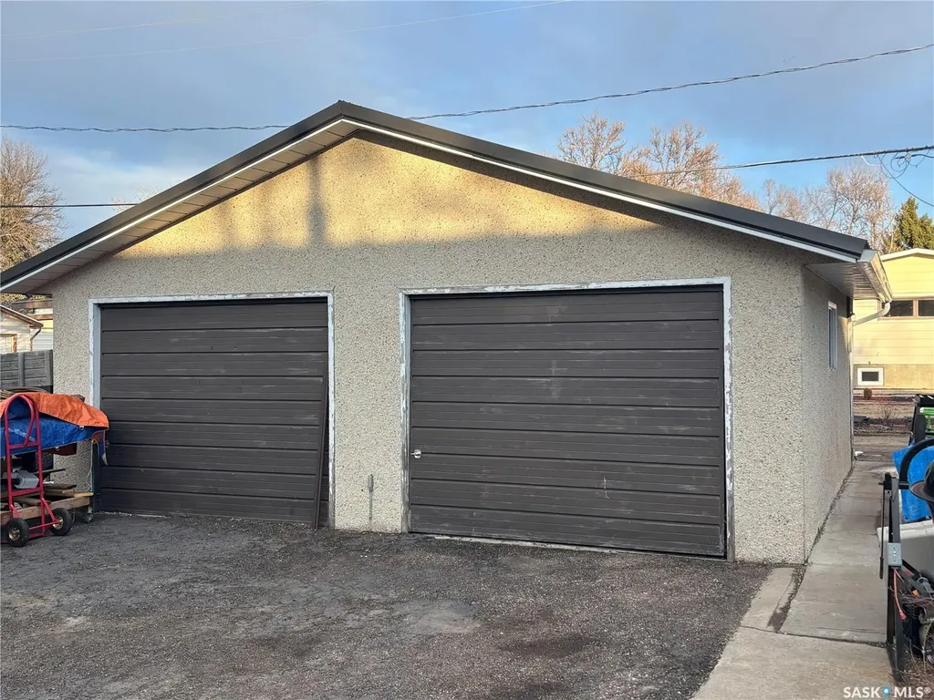 202 Herbert Street Maple Creek SK S0N 1N0