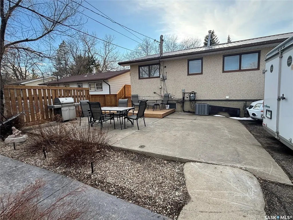 202 Herbert Street Maple Creek SK S0N 1N0